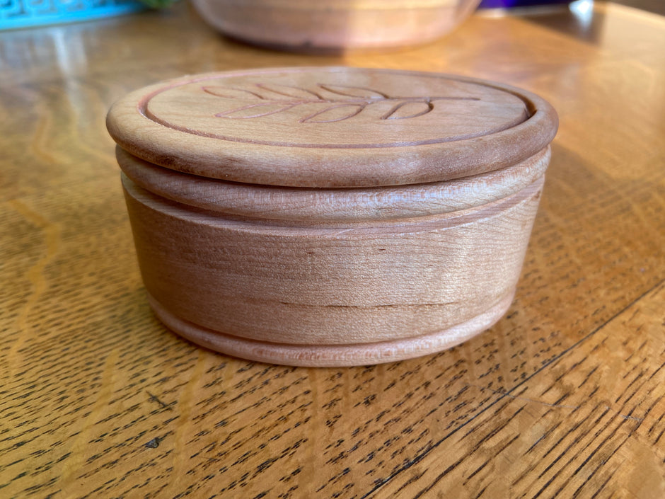 Handcrafted Oval Lidded Keepsake Box with Stem/Leaf engraving 4