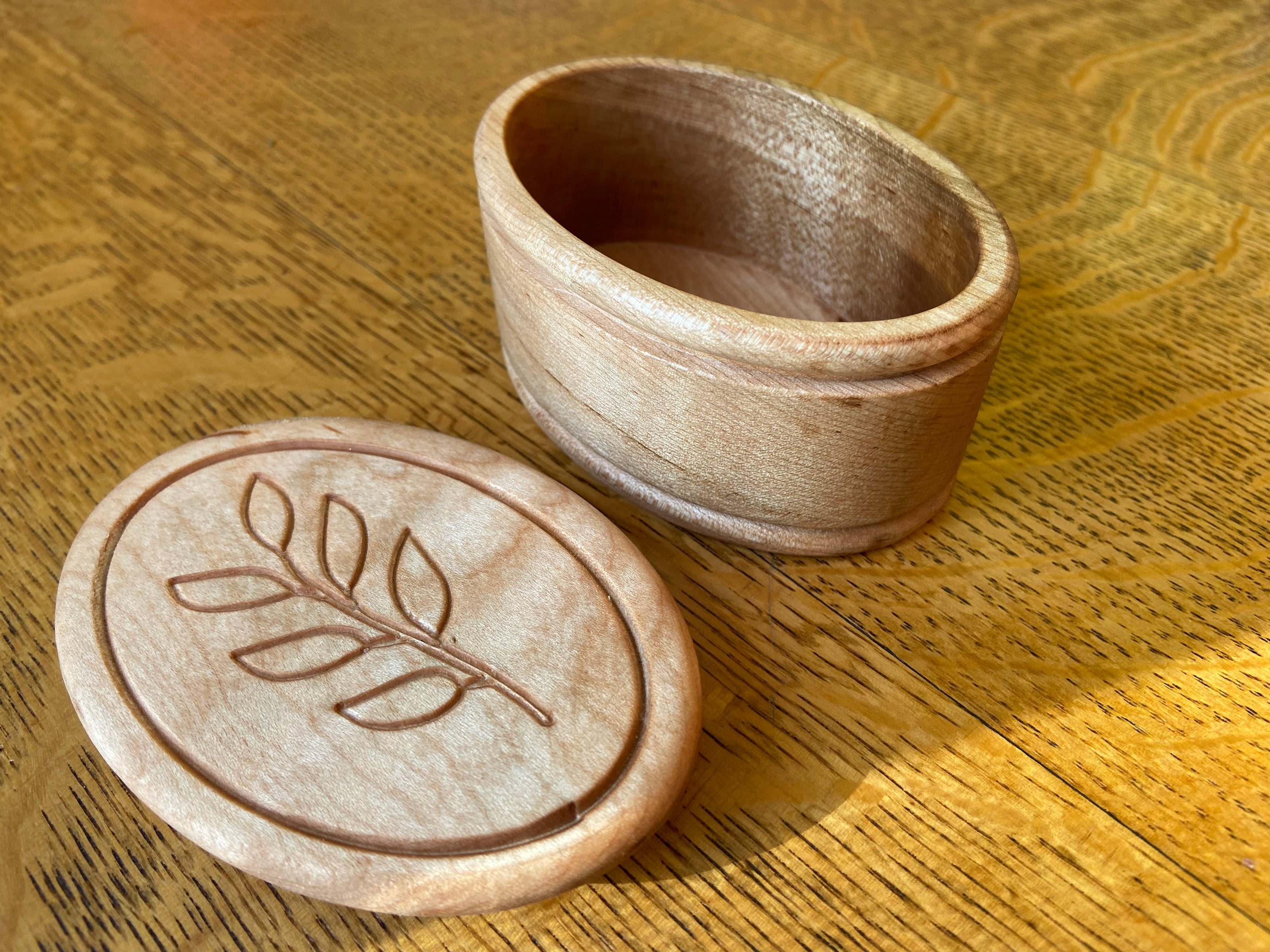 Handcrafted Oval Lidded Keepsake Box with Stem/Leaf engraving 4